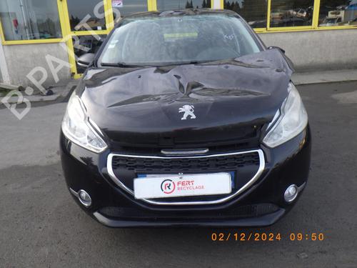 Used Left headlight PEUGEOT 208 I (CA_, CC_) 1.4 HDi (68 hp) 24311735