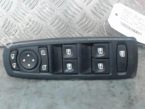 Used Left front window switch RENAULT MEGANE III Grandtour (KZ0/1) 1.5 dCi (KZ09, KZ0D, KZ1G, KZ29, KZ14, KZ1W, KZ10, KZ1F,... (110 hp) 26498839