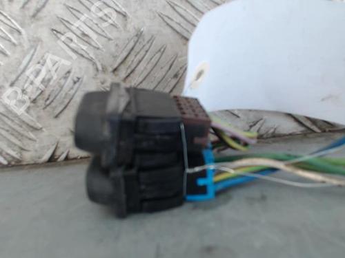 Used Left front window switch Left front window switch PEUGEOT 306 (7B, N3, N5) 1.6 SR (89 hp) 30439847 30439847