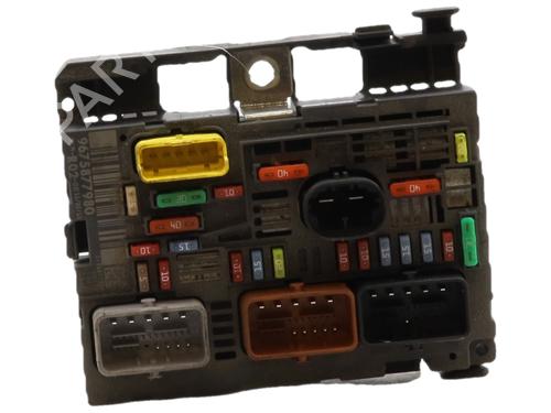 Used Fuse box Fuse box 37482232 37482232
