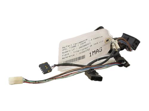 Used Left front window switch Left front window switch OPEL TIGRA (S93) 1.4 16V (F07) (90 hp) 33968839 33968839