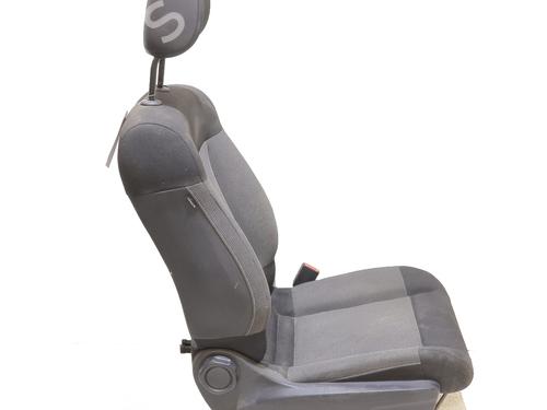 right-front-seat-citroen-c4-cactus-2014-30720813 main image