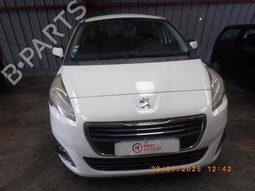 Left headlight PEUGEOT 5008 (0U_, 0E_) 1.6 HDi | BP30152815C28