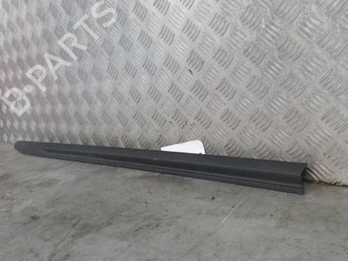 Used Door moulding trim Door moulding trim RENAULT CLIO V (B7_) 1.0 TCe 90 (B7MT) (91 hp) 27633417 27633417