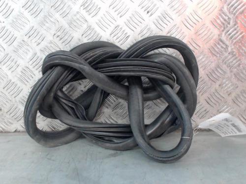 Used Rubber door seal RENAULT CLIO IV (BH_) 1.5 dCi 90 (90 hp) 29530033