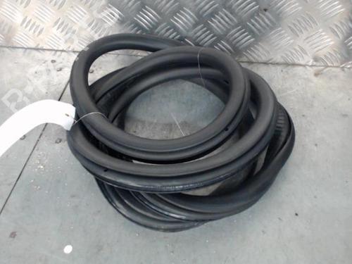 Used Rubber door seal PEUGEOT 2008 II (UD_, US_, UY_, UJ_, UR_, UC_) 1.2 PureTech 100 (USHNK) (101 hp) 23837874