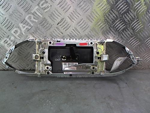 Used Display monitor Display monitor PEUGEOT 308 II (LB_, LP_, LW_, LH_, L3_) 1.2 THP 110 (110 hp) 23840195 23840195