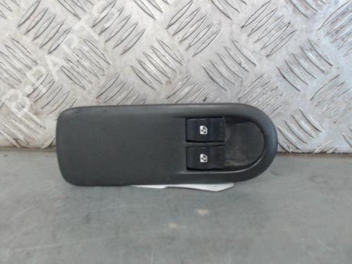 Used Left front window switch RENAULT MEGANE II (BM0/1_, CM0/1_) 1.5 dCi (BM02, BM13, BM2A, CM02, CM13) (101 hp) 29253657