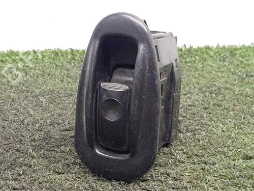 Used Right front window switch HYUNDAI SANTAMO 2.0 (105 hp) 20215442