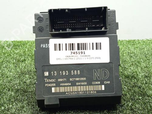 Sikringsdose OPEL VECTRA C (Z02) [2002-2009]  30562815