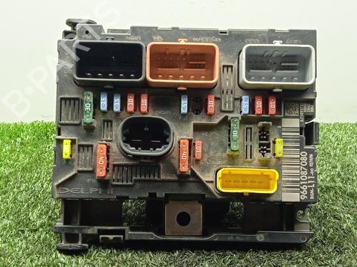 Used Fuse box PEUGEOT 307 (3A/C) 1.6 HDi 110 (109 hp) 30570421