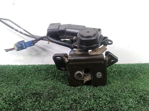 Used Tailgate lock TOYOTA COROLLA (_E12_) 2.0 D-4D (CDE120R, CDE120L_) (110 hp) 30761861