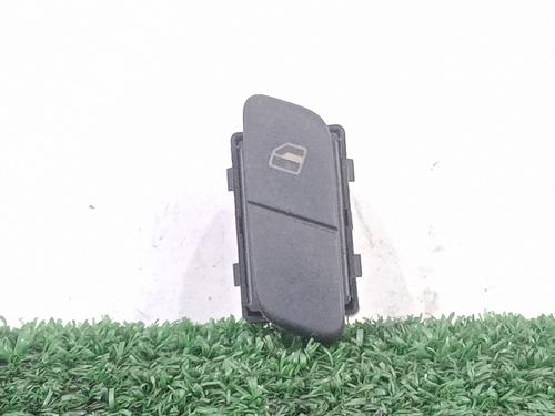 Interrupteur de vitre avant droite VW POLO IV (9N_, 9A_) 1.4 16V (75 hp) 30833531