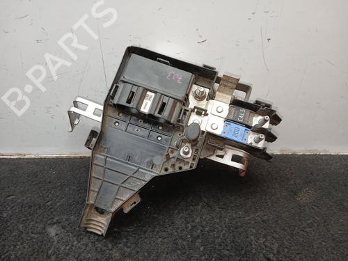 Used Fuse box Fuse box DACIA DUSTER (HM_) 1.5 dCi 115 4x4 (114 hp) 33040204 33040204