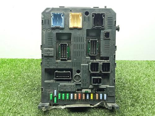 Used Fuse box PEUGEOT 407 (6D_) 2.0 HDi 135 (6DRHRH, 6DRHRE, 6DRHRG, 6DRHRJ) (136 hp) 31194059