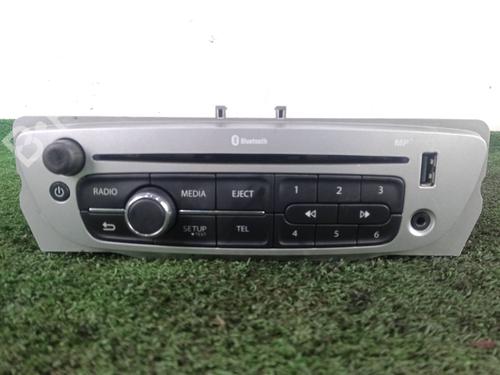 radio-renault-megane-iii-hatchback-bz01_-b3_-2008-32424367 main image