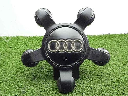 Used Hub cap AUDI A3 Limousine (8VS, 8VM) 2.0 TDI (150 hp) 25800694