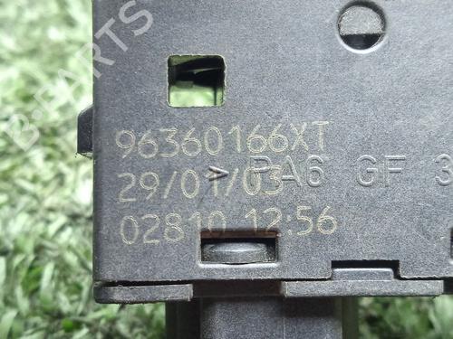 Interrupteur de vitre arrière droite PEUGEOT 307 Break (3E) 2.0 HDI 110 | BP30773806I28