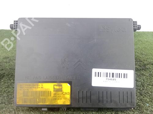 Used Fuse box CITROËN XSARA (N1) 1.9 D (70 hp) 32666573