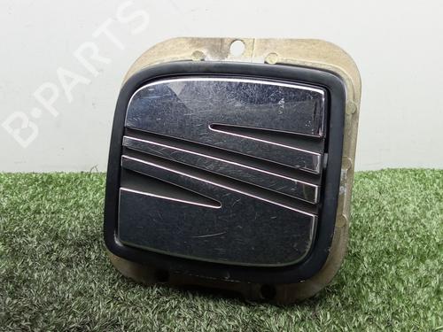 Bagagerumshåndtag SEAT LEON (1M1) 1.9 TDI (110 hp) 31952516