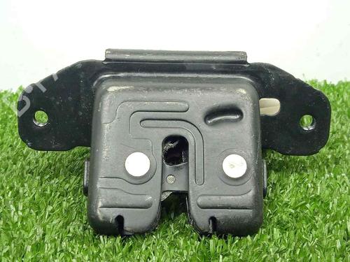 Used Tailgate lock TOYOTA YARIS (_P13_) 1.3 (NSP130_, NSP130) (99 hp) 10195126