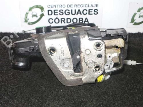 Used Front left lock TOYOTA AVENSIS Estate (_T25_) 2.2 D-4D (ADT251_, ADT251R) (150 hp) 5714885