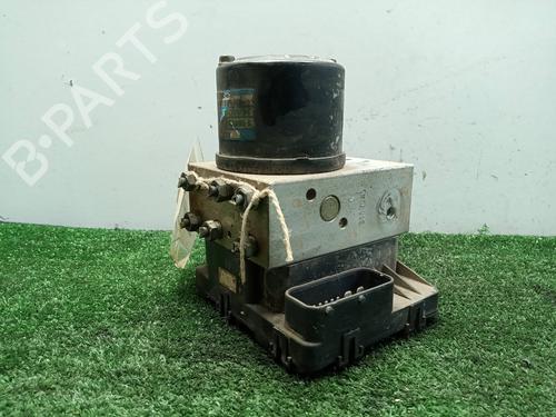 Used ABS pump HYUNDAI SANTA FÉ I (SM) 2.0 CRDi (113 hp) 5737495