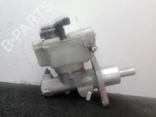 Used Brake master cylinder VW GOLF VI (5K1) 1.6 TDI (105 hp) 31815412