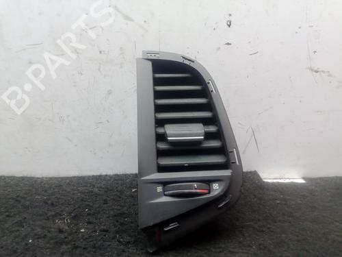 Używane Kratka nawiewu RENAULT MEGANE IV Hatchback (B9A/M/N_) 1.5 dCi 90 (B9A1) (90 hp) 24329871