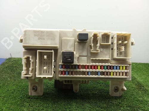 Used Fuse box Fuse box 39096904 39096904
