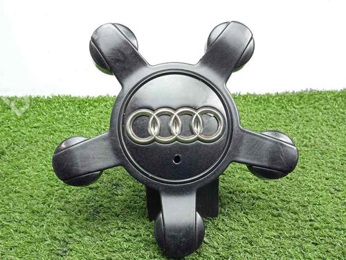 Used Hub cap AUDI A3 Limousine (8VS, 8VM) 2.0 TDI (150 hp) 25800695
