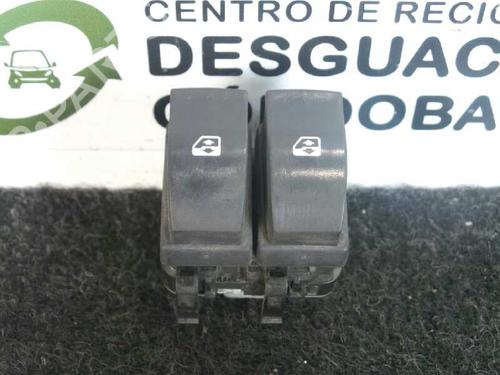 Pulsantiera anteriore sinistra RENAULT GRAND SCÉNIC II (JM0/1_) 1.9 dCi (JM0G, JM12, JM1G, JM2C) (120 hp) CONECTOR.GRIS