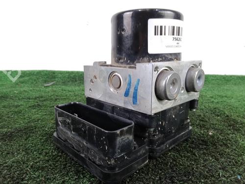 Used ABS pump ABS pump VOLVO S40 II (544) D2 (115 hp) 33467772 33467772