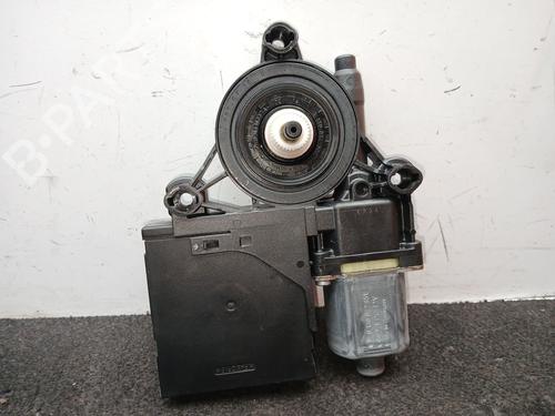 Rudehejsemotor forskærm venstre Rudehejsemotor forskærm venstre VW PASSAT B7 (362) 2.0 TDI (140 hp) 39695326 39695326