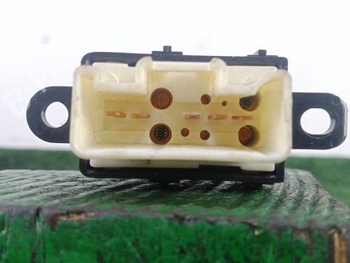 Interrupteur de vitre avant droite MAZDA 626 V Station Wagon (GW) 2.0 (GWEW) | BP30776996I26