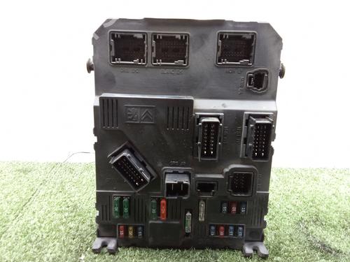 Used Fuse box Fuse box 38347944 38347944