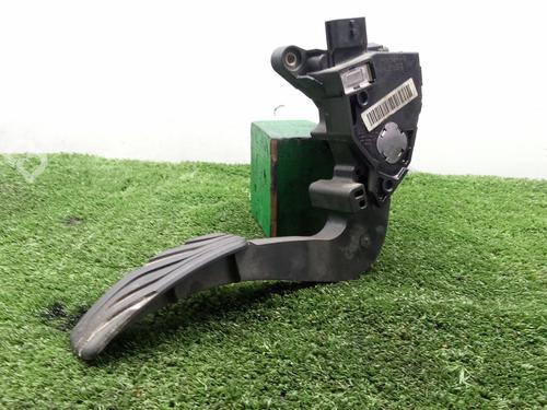 pedal-renault-megane-iv-hatchback-b9amn_-2015-40079121 main image
