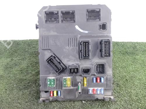 fuse-box-peugeot-407-6d_-2004-2005-2006-2007-2008-2009-2010-2011-32426618 main image