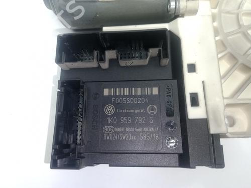 Right front window motor VW PASSAT B6 (3C2) 2.0 TDI 16V | BP13520765E20 