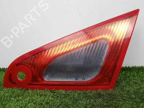 Feu de coffre droit MITSUBISHI COLT VI (Z3_A, Z2_A) 1.1 (Z31A, Z32A) (75 hp) 15424347