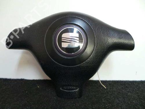 Used Driver airbag SEAT LEON (1M1) 1.6 16 V (105 hp) 5726492