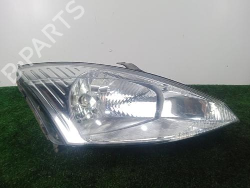 Used Right headlight FORD FOCUS I Saloon (DFW) [1999-2009]  31947163