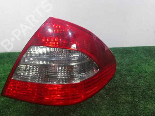 right-taillight-mercedes-benz-e-class-w211-2002-2003-2004-2005-2006-2007-2008-2009-39528976 main image
