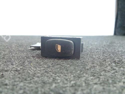 Used Right rear window switch PEUGEOT 307 Break (3E) 2.0 HDI 90 (90 hp) 12208281