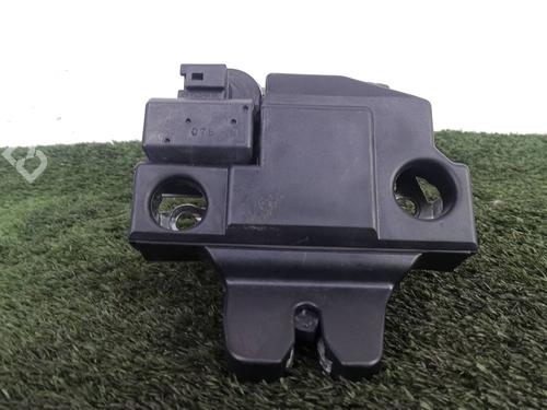 Used Tailgate lock TOYOTA COROLLA Saloon (_E15_) 1.4 D-4D (NDE150) (90 hp) 32264397