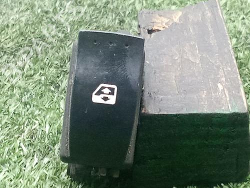 Used Right front window switch Right front window switch RENAULT CLIO II (BB_, CB_) 1.9 dTi (B/CB0U) (80 hp) 39695335 39695335