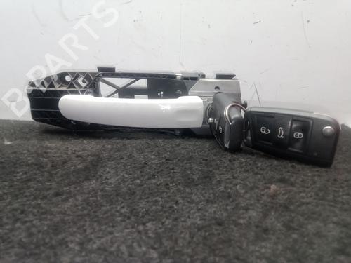 Used Front left exterior door handle SEAT TOLEDO IV (KG3) 1.6 TDI (115 hp) 23037987