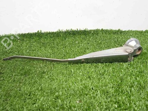 Used Front windshield wiper arm SEAT 600 (110B) 0.8 (23 hp) 27376079