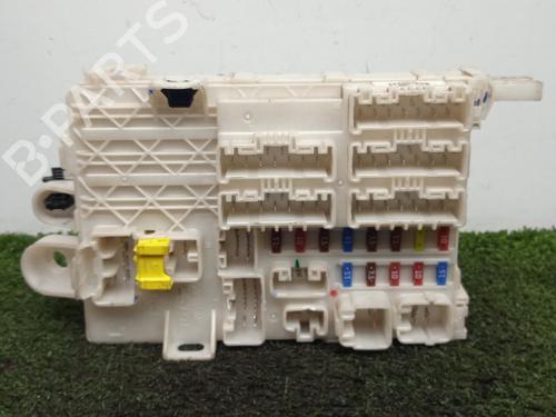 Used Fuse box TOYOTA HILUX VII Pickup (_N1_, _N2_, _N3_) 2.5 D-4D (KUN15, KUN35) (144 hp) 25254770