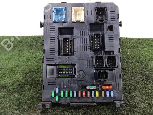 Used Fuse box CITROËN C4 Coupe (LA_) 1.6 HDi (90 hp) 32138380